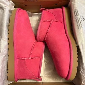 Women’s Size 7 Ugg micro mini boots